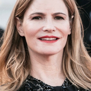 Jennifer Jason Leigh