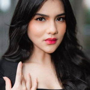 Davina Karamoy